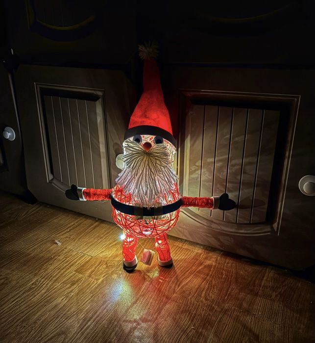 Mos craciun cu lumini led - decor pentru sarbatori