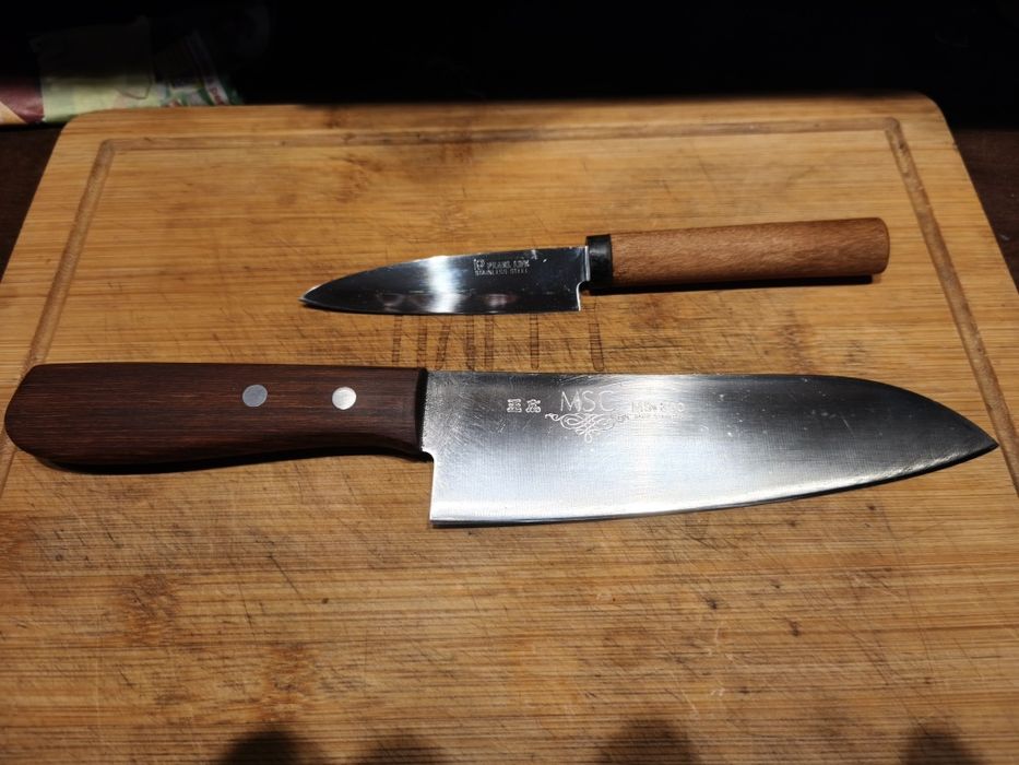 Vând cuțit santoku