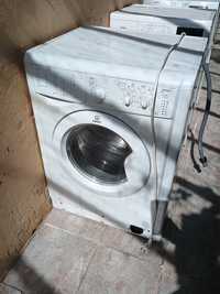Mașină de spălat rufe Indesit UWER2