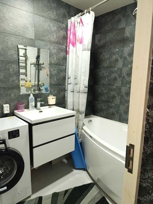 Срочно продаётся квартира 2/9/9. Массив строителей