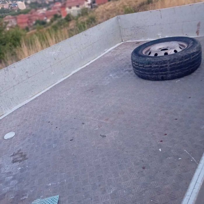 Бус под наем бордови