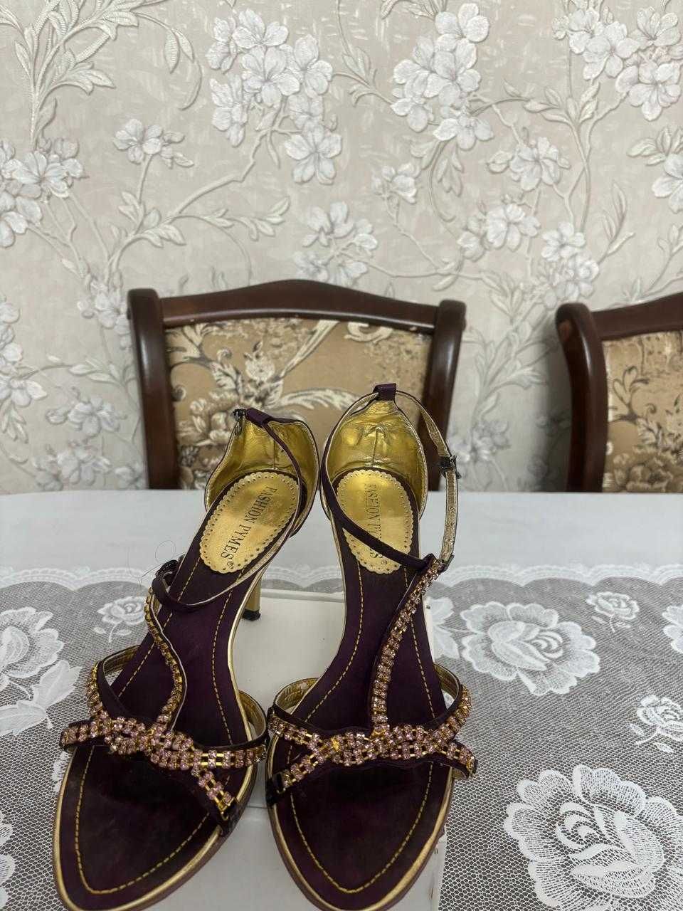 Продам женскую обувь