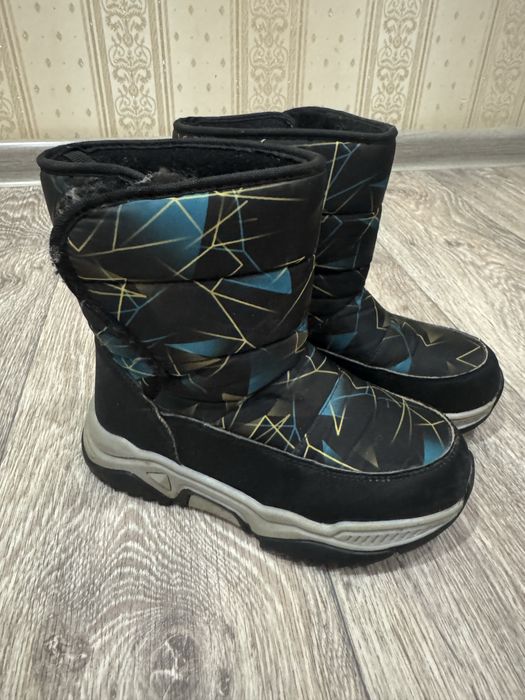 Зимние сапожки в отличном состоянии на липоюучке