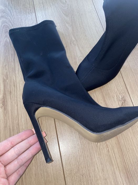 Боти на ток черни