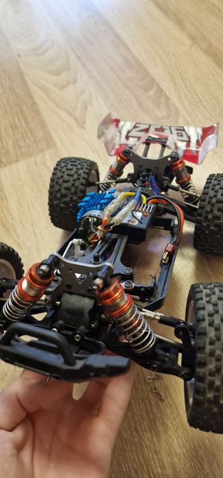 ‼️Mașină wltoys 144001 perfectă stare cu upgrade full box