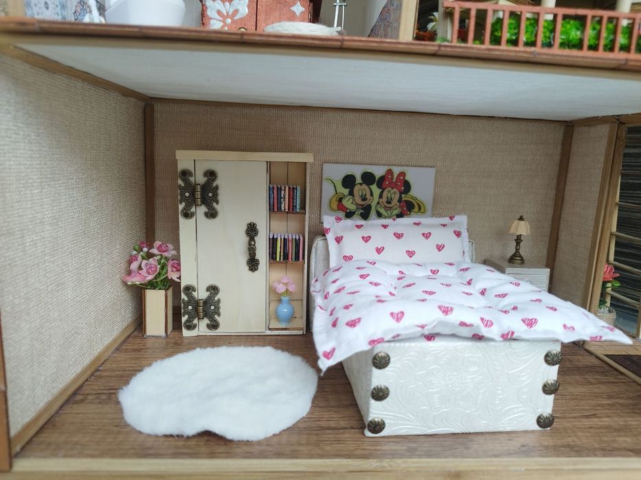 Дървена къща за кукли