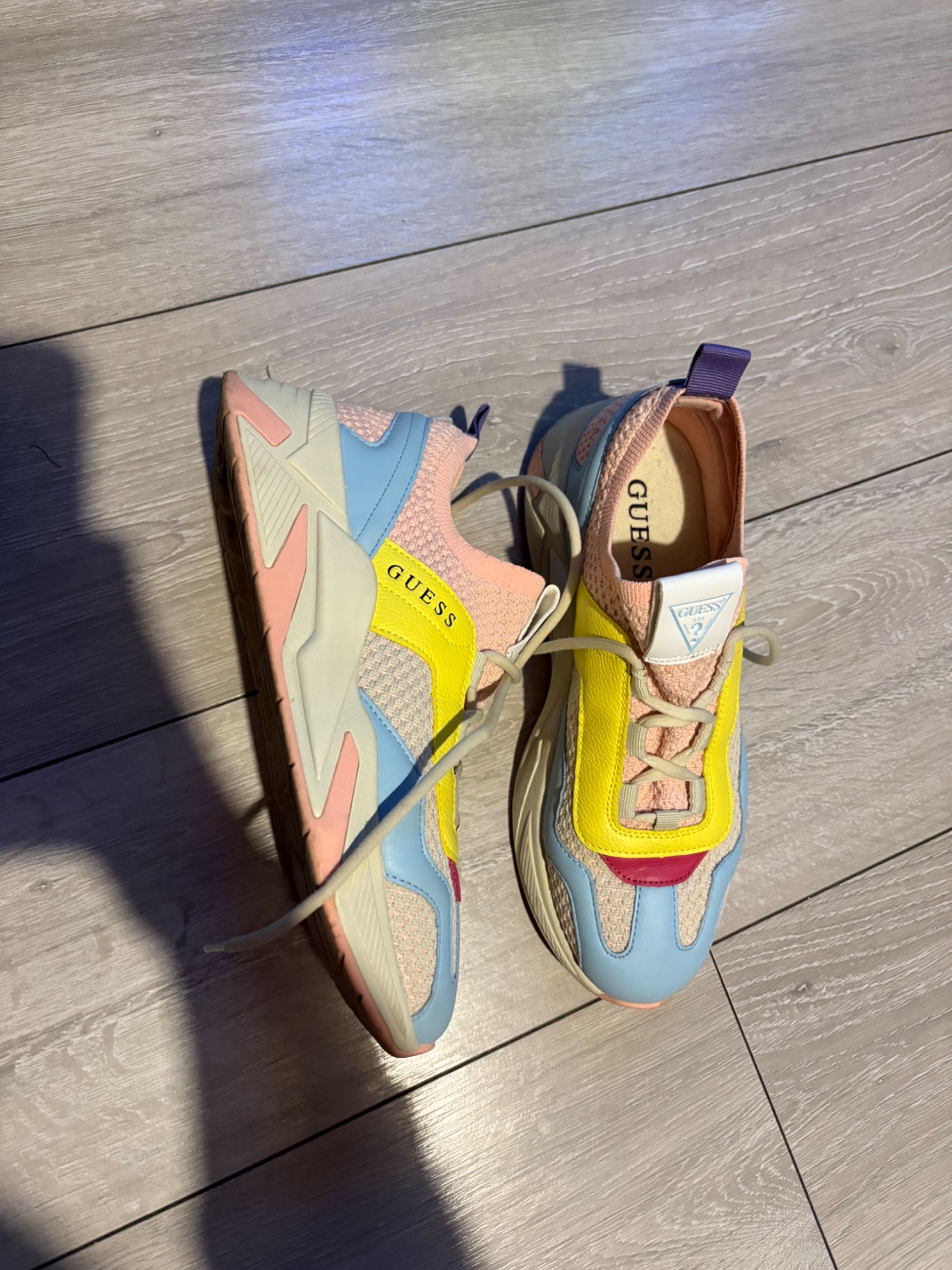 Маратонки Guess, 40 номер