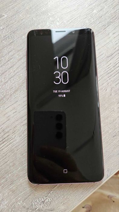 Samsung Galaxy S9 64GB Dual Sim добро състояние, леко счупено на гърба