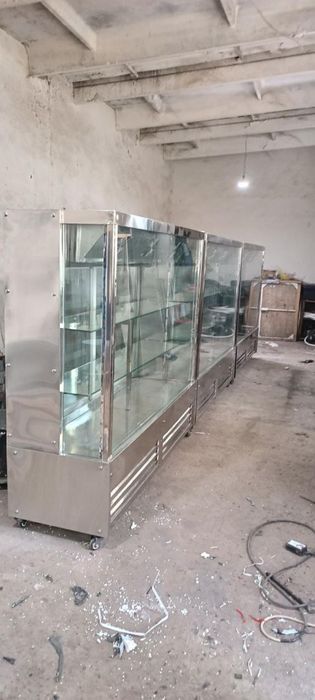 Tort va shirinliklar uchun vetrinalar