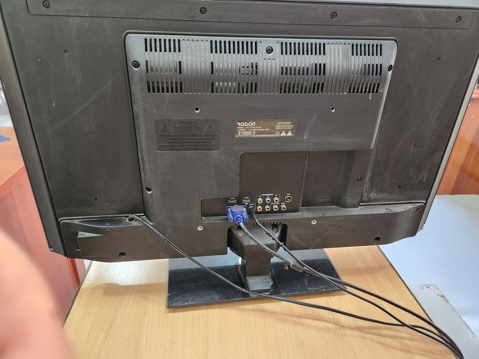 Televizor Roison 32 talik oddly. Телевизор Роисон 32 дюйма простой