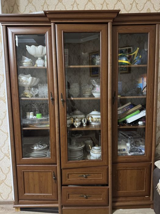Продается шкаф сервант