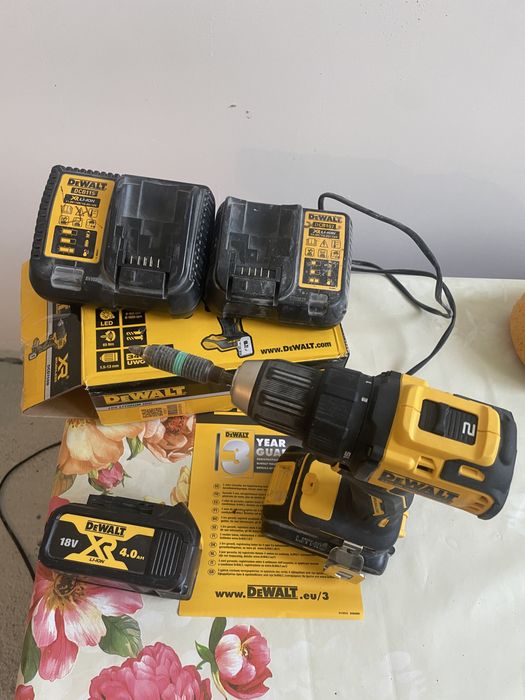 Bormasina deWALT+2 bateri 1x4.0 1x 5.0ah + 2 incarcatoare