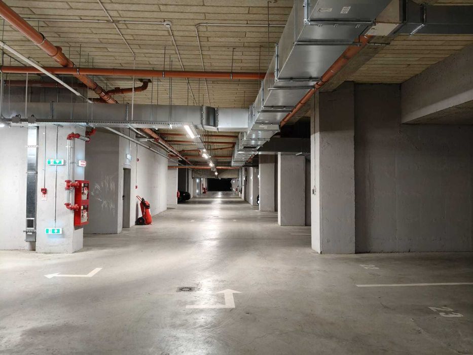 Închiriez loc de parcare subteran în Sector 6, Maniu 141, Metrou Păcii