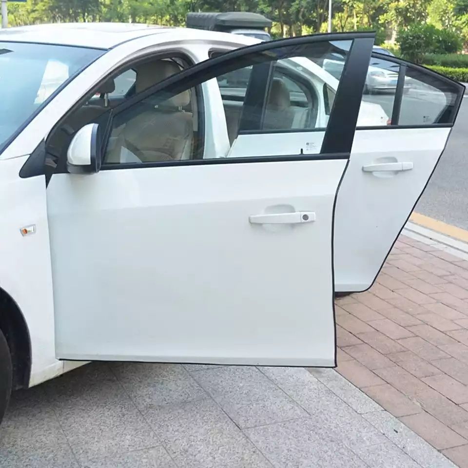 Универсальная зеркальная защитная полоса для вашего авто