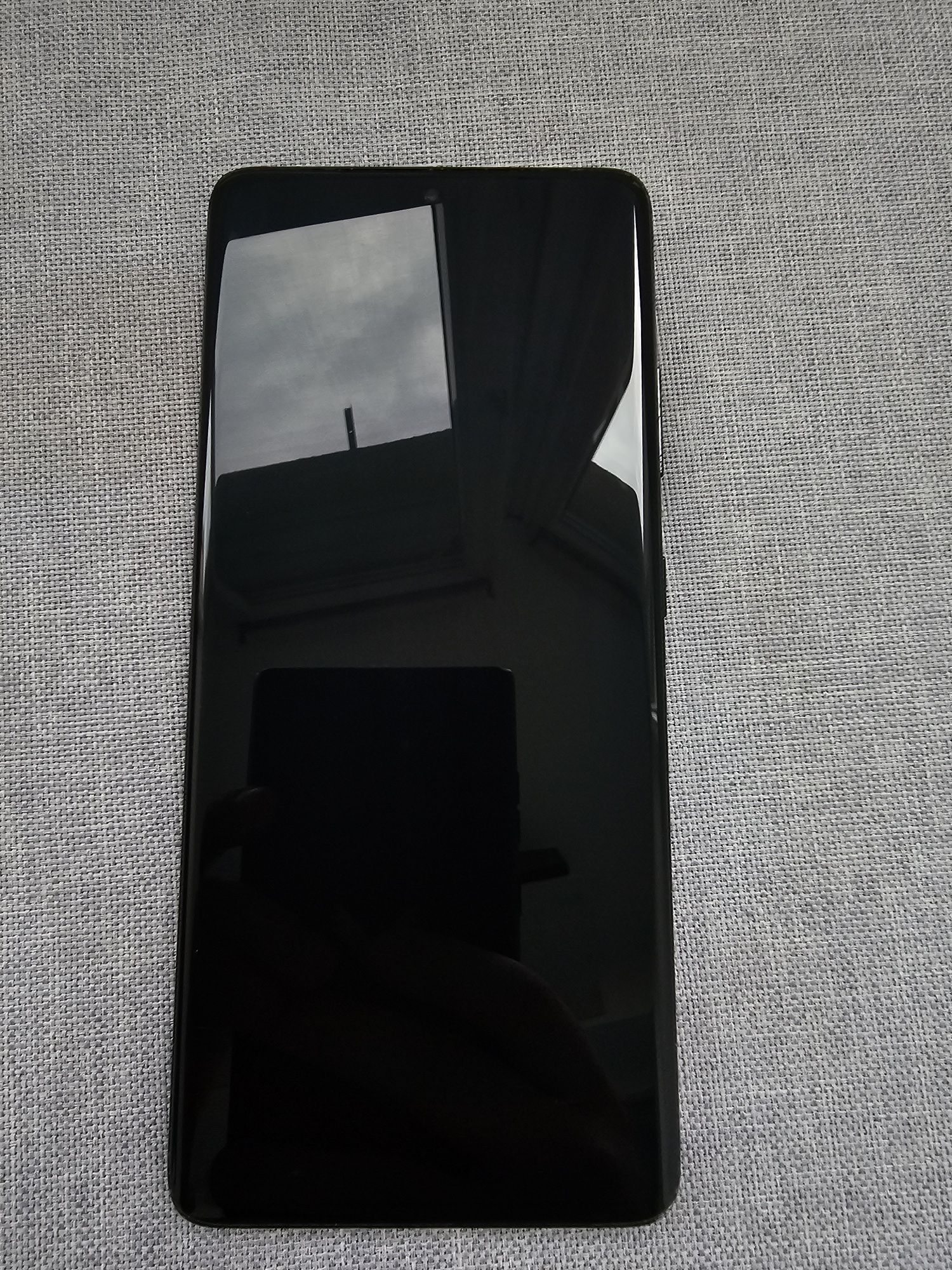 Vand Samsung Galaxy S21 Ultra 5G, 128 GB, liber de retea
Telefonul est