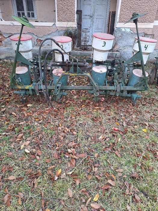 Vând utilaje dupã rtactor 445