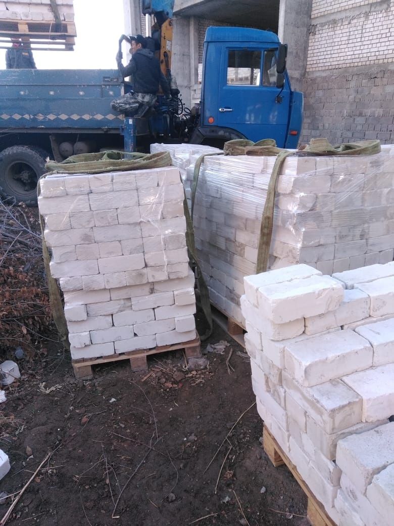 Продам  кирпич  полуторка