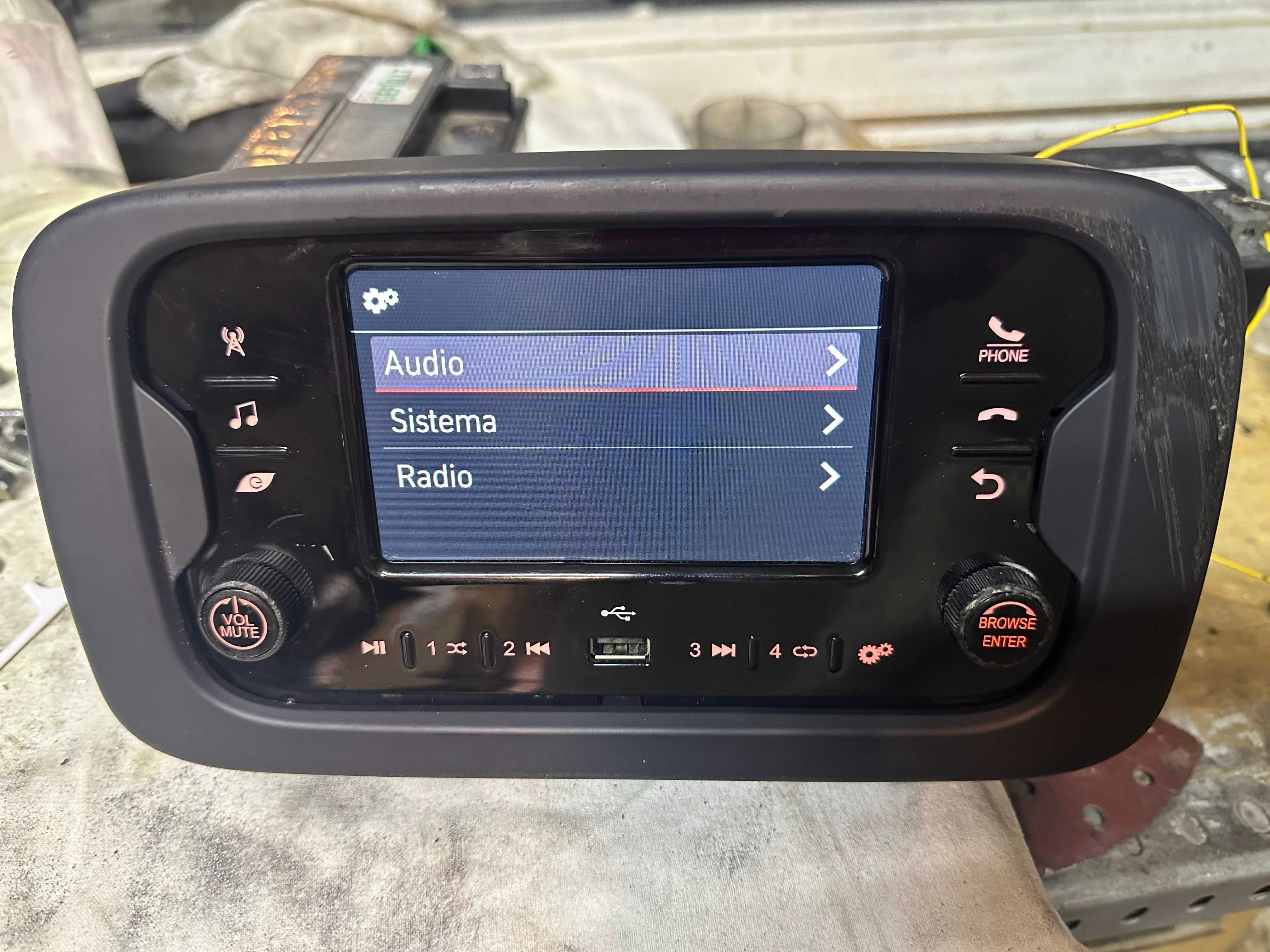 Fiat Panda Hybrid Aptiv Uconnect 5 Navi Casetofon usb player Stereo