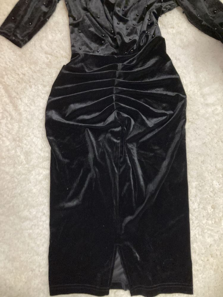 Rochie de catifea subtire cu margele negre