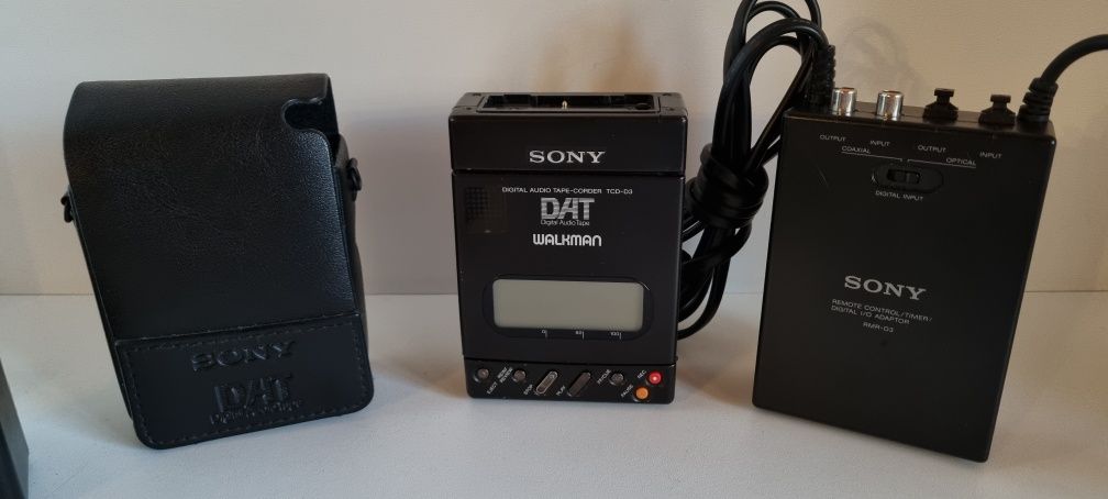 Dat portabil Sony , controler telecomandă,timer digital.