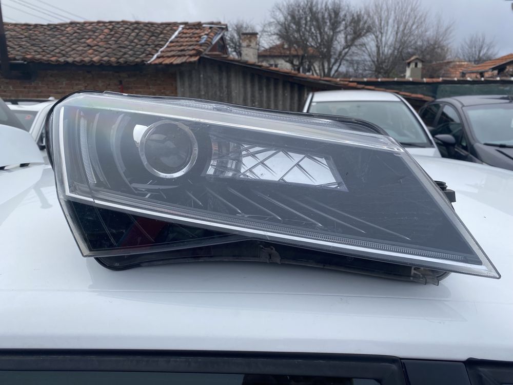 Десен фар за skoda superb 3V1.941.016.A