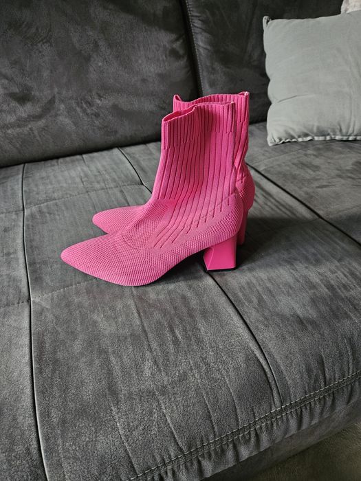 Дамски боти с еластичен ботуш