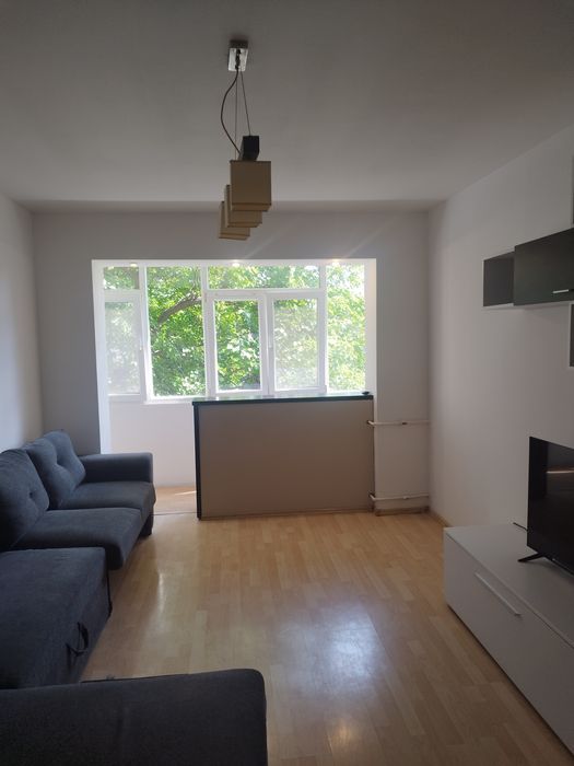 Închiriez apartament 3 camere