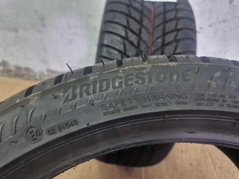 2 Bridgestone R18 225/40/ 
нови зимни гуми 
DOT3518