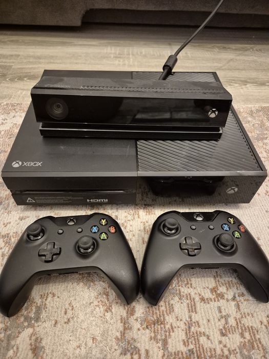 Xbox One + Kinect + 2 controllere + jocuri