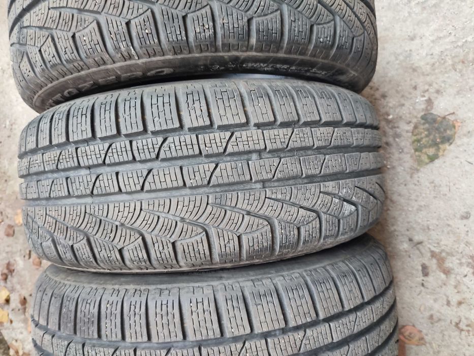 4 бр. 225/50/17 зимни гуми Pirelli