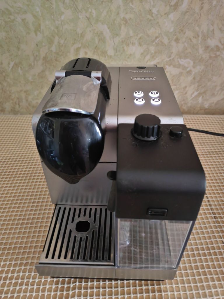 Delonghi EN520. S Nespresso Latissima