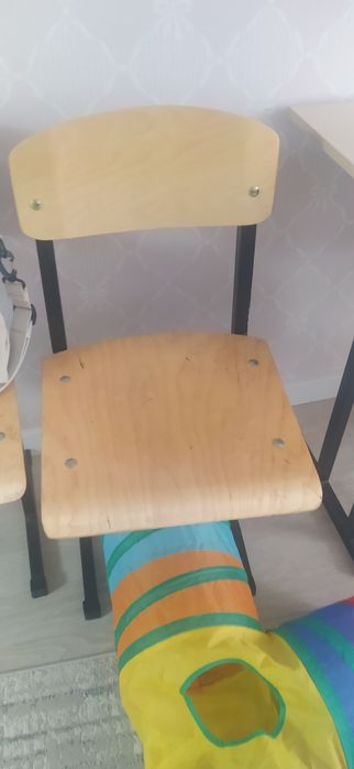 Продаю стул школьный