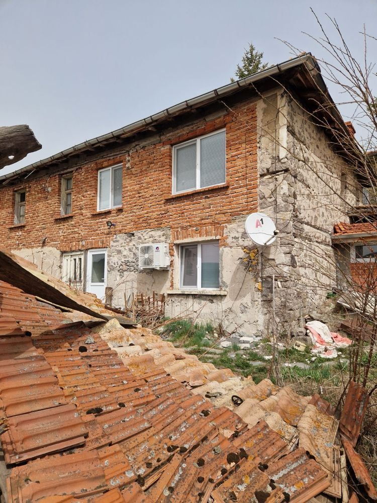 Две къщи на калкан в с. Равногор