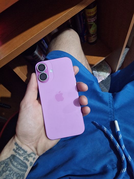 IPhone 16 roz baterie 100%