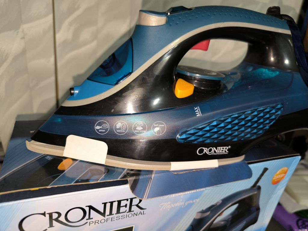 Утюг CRONIER CR-1418