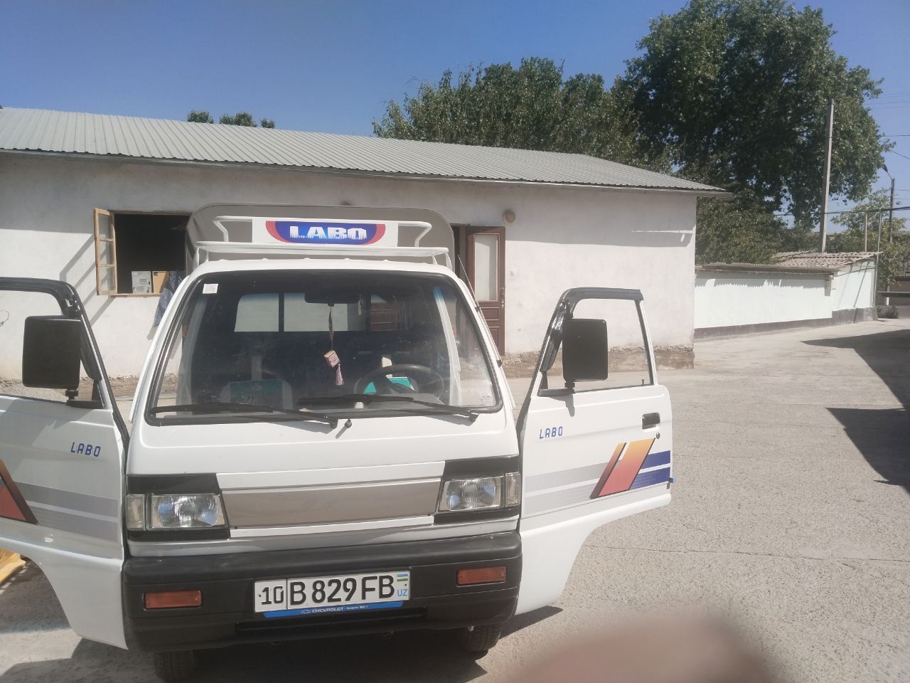 Damas labo sotiladi