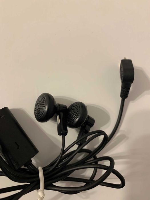 Casti LG cu microfon si mufa micro USB
