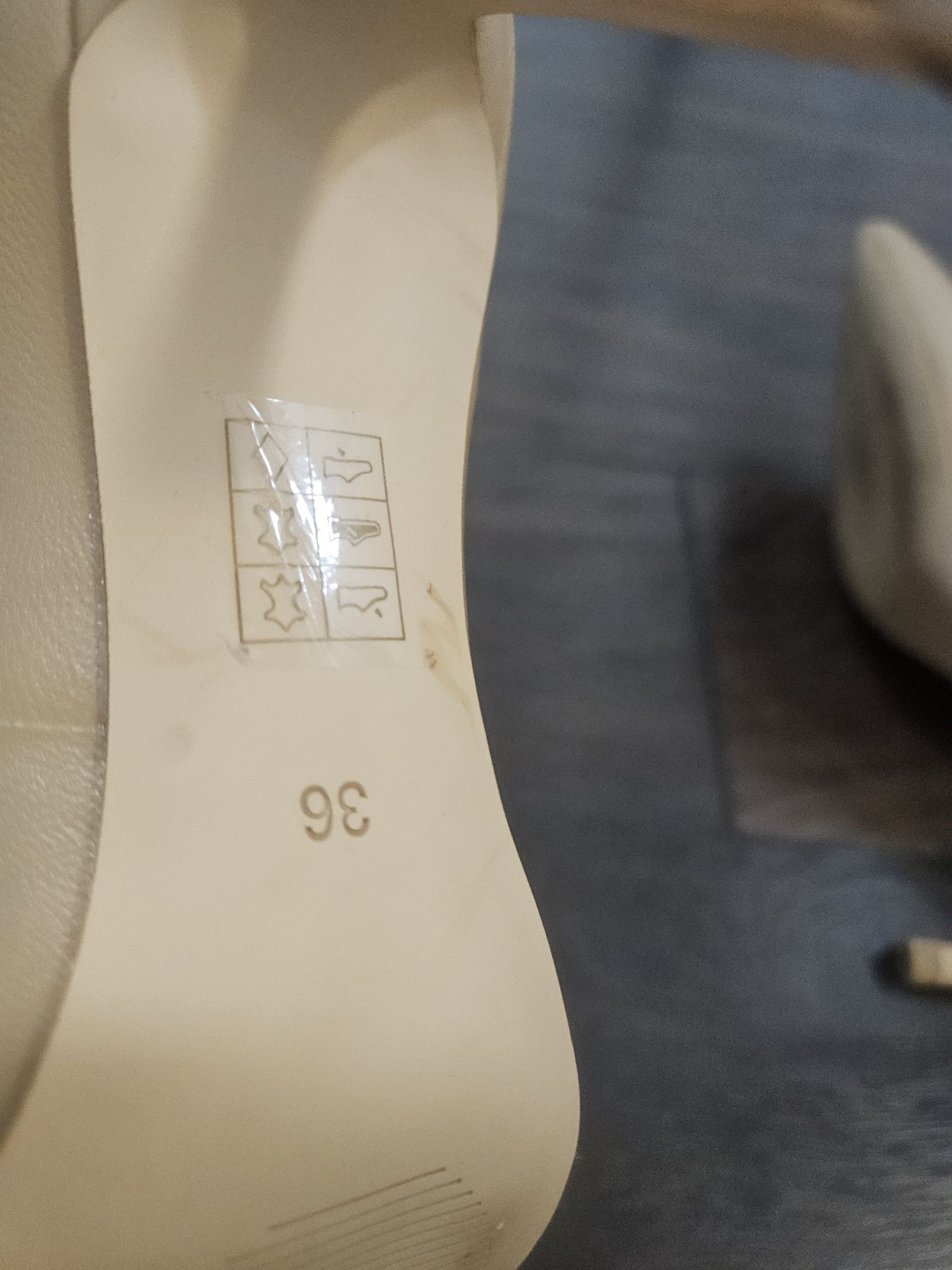 Класическа обувка на ток GUESS