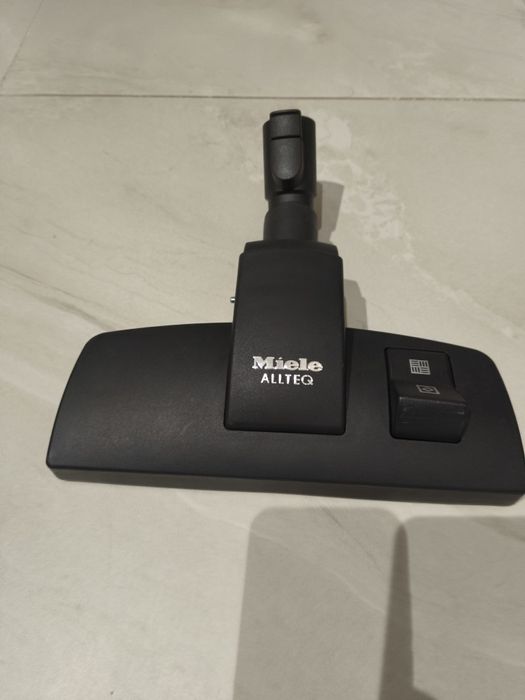 Прахосмукачка Miele Complete C3 Select 120 PowerLine