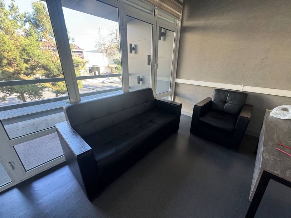 Divan kirislo  stoli bilan