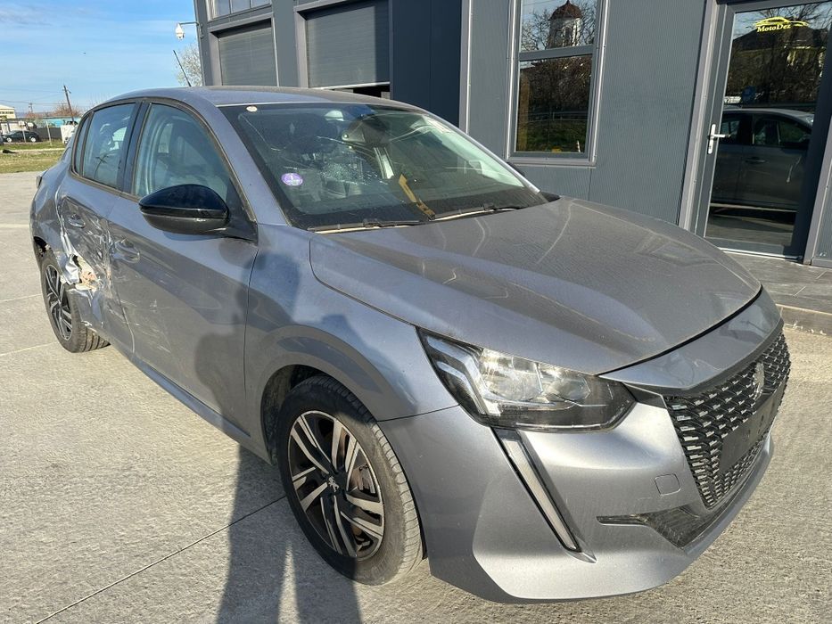 Peugeot 208 , puretech ,1,2 benzina turbo(Avariat)