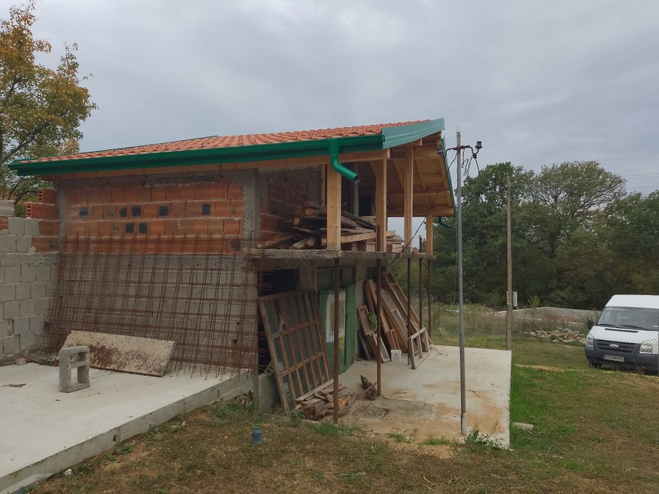 с.Сърнегор .Вила,къща,двор