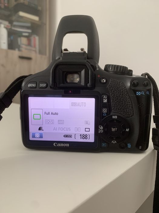 Canon EOS 550D cu 2 acumulatori si incarcator