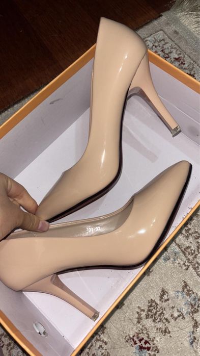 Женская обувь в каблуках