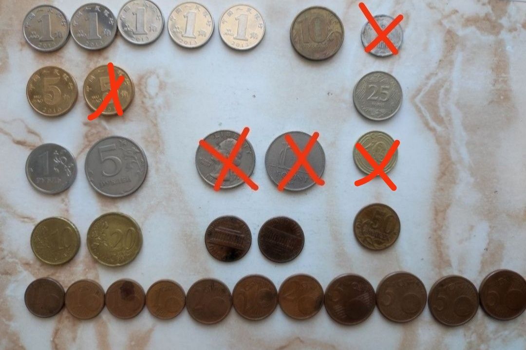 Купюры разных стран и монеты