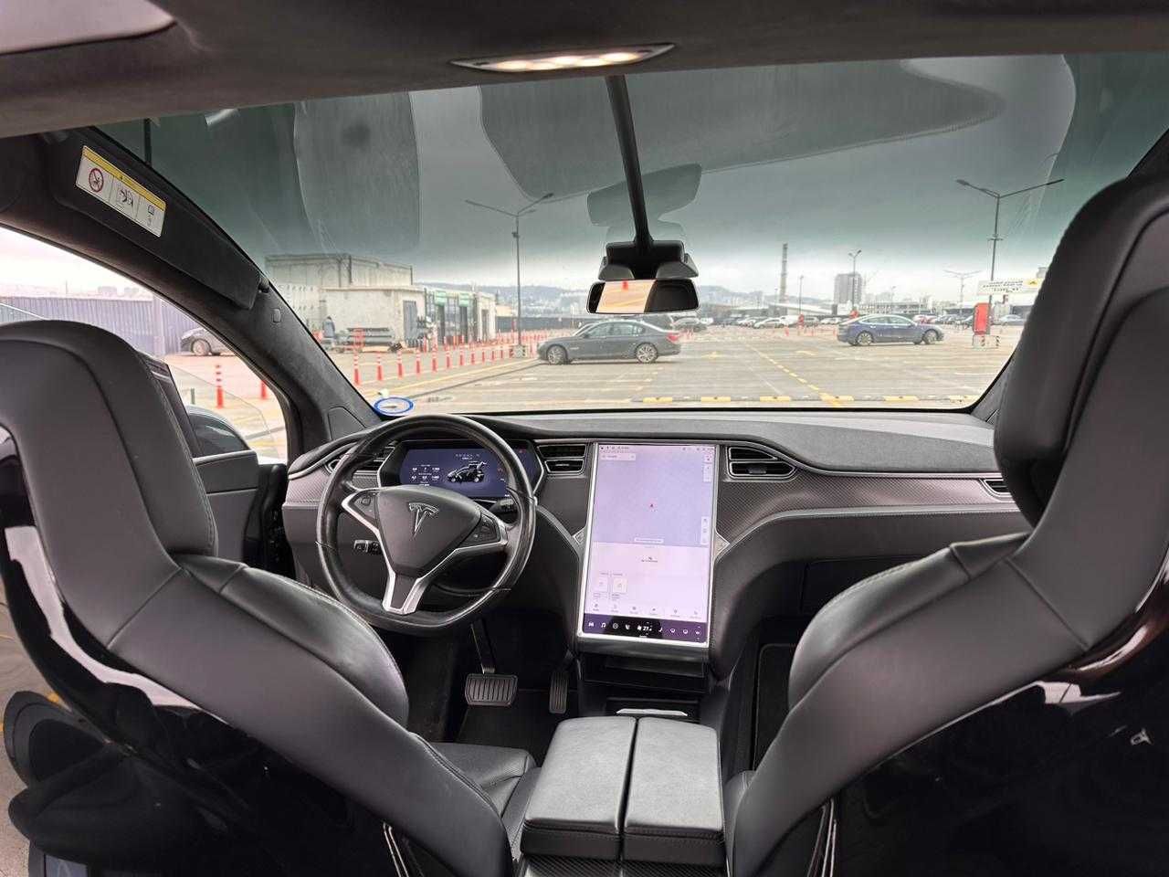 Tesla Model X, 90D European (under the Tesla warranty)