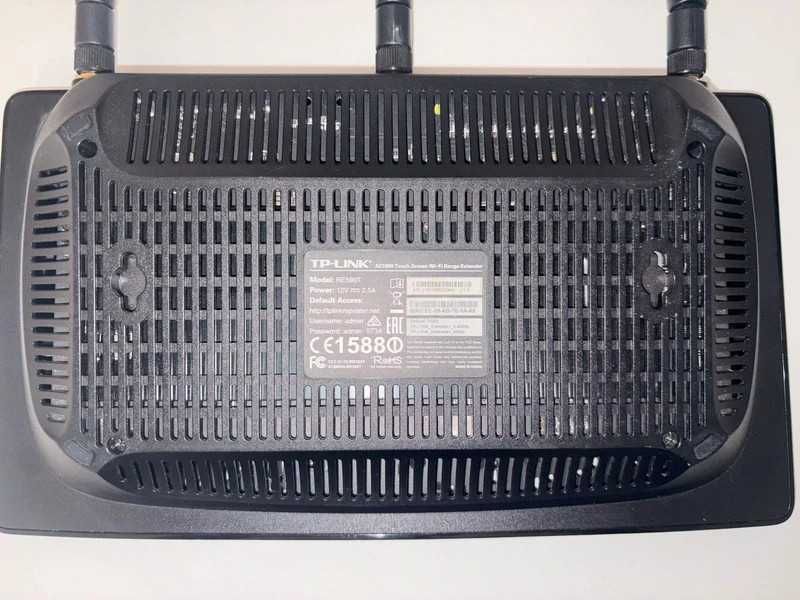 Range Extender Touchscreen 4 porturi Gigabit - TP-Link RE590T AC1900