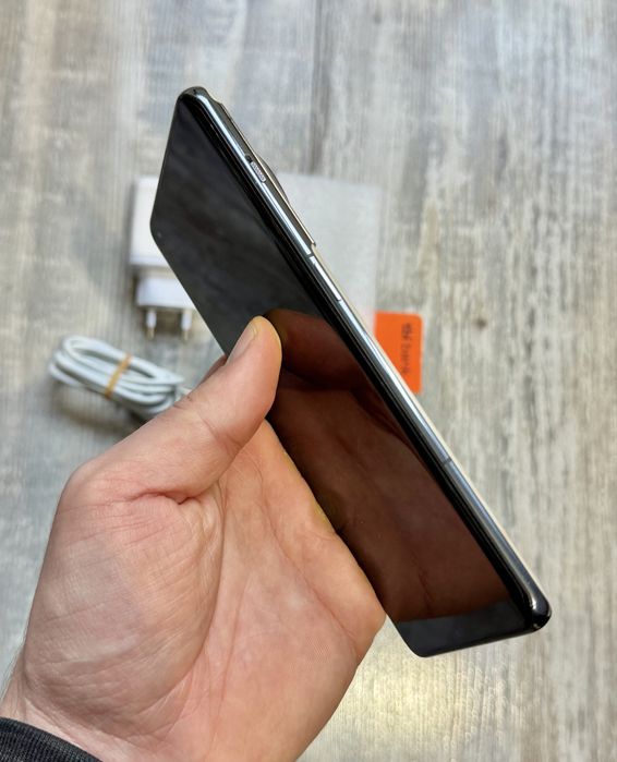 OnePlus 11 5G 256 GB 16+12 GB Ram Отличен