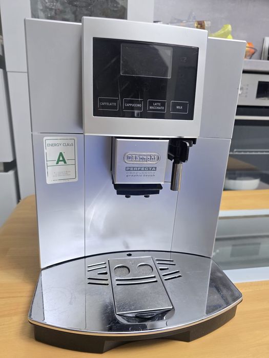 Кафемашина Delonghi perfecta Touch