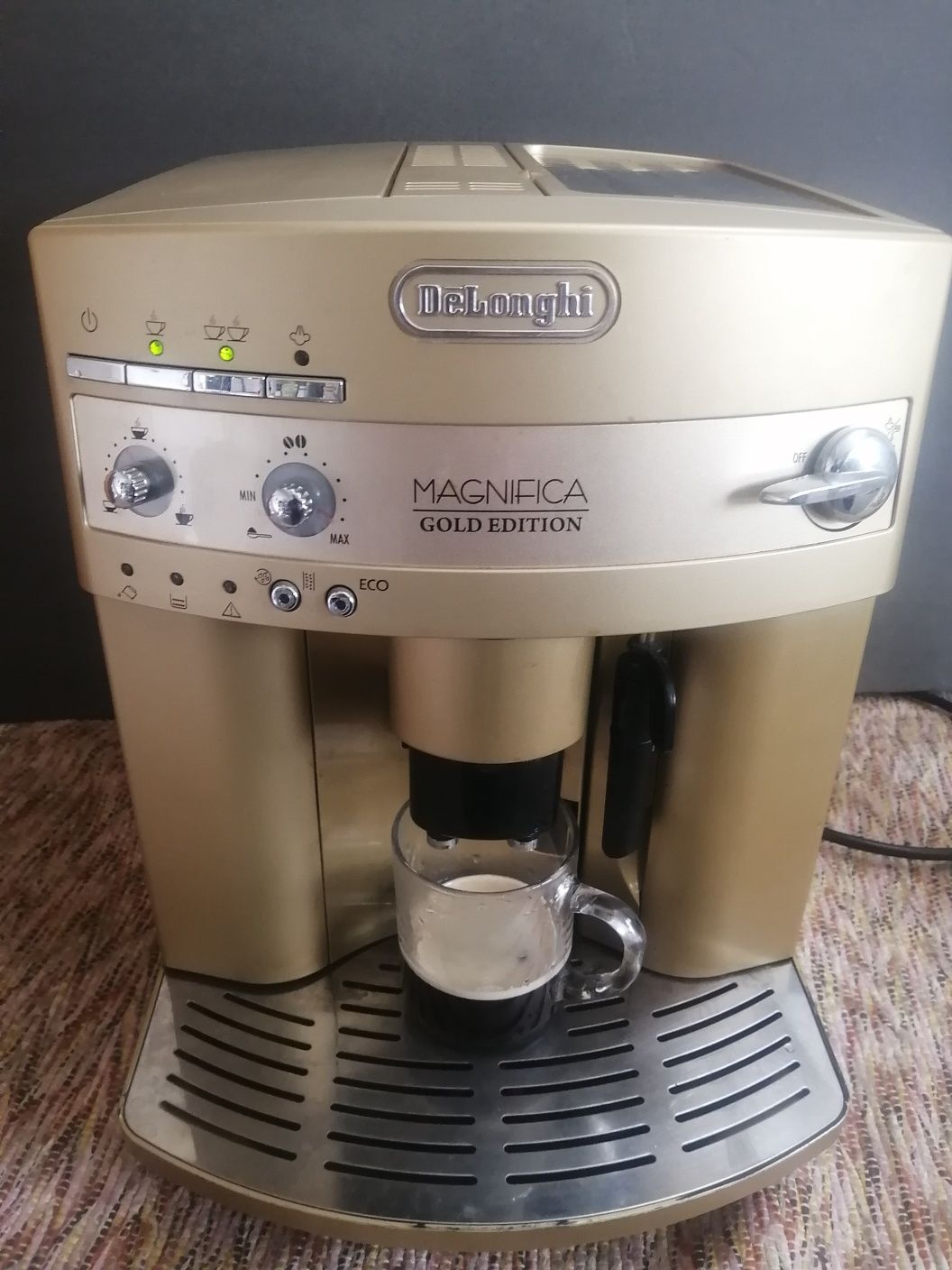 Expresor cafea boabe și măcinată Delonghi Magnifica Gold editition